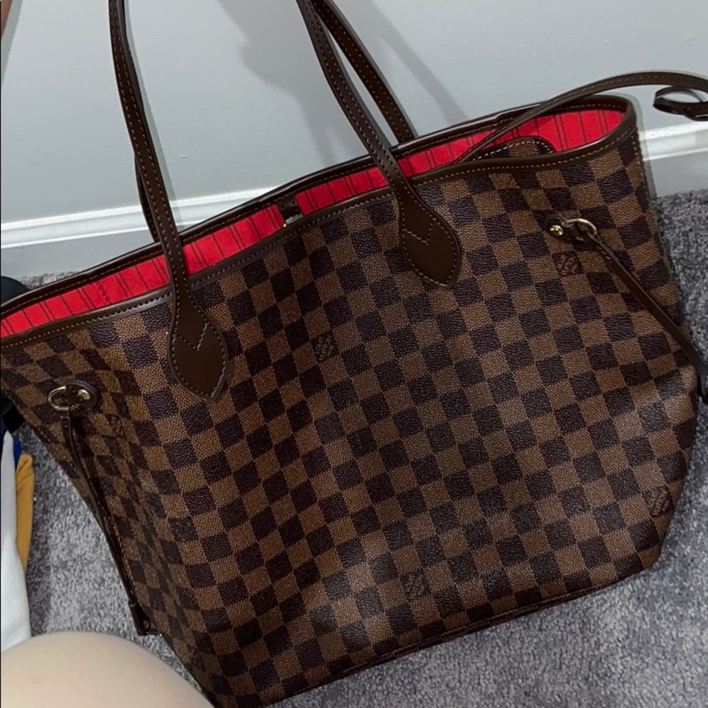 Non Authentic LV